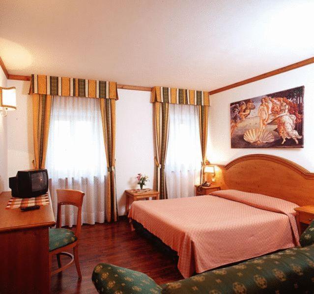 Hotel Scarpone 3*